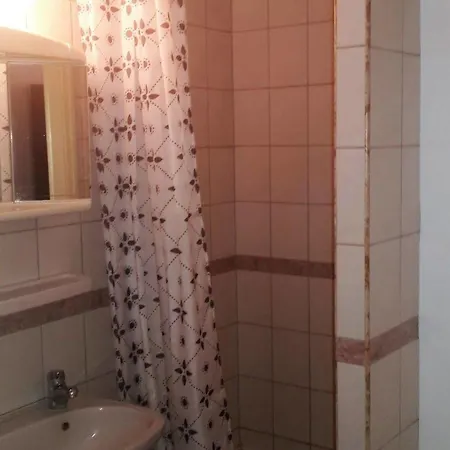 Center House Apartment *