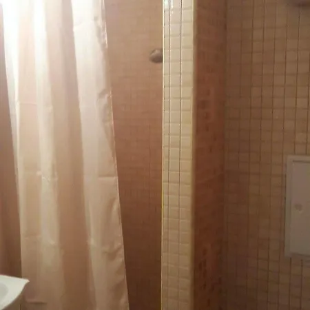 Center House Apartment *