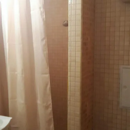 Center House Apartment *